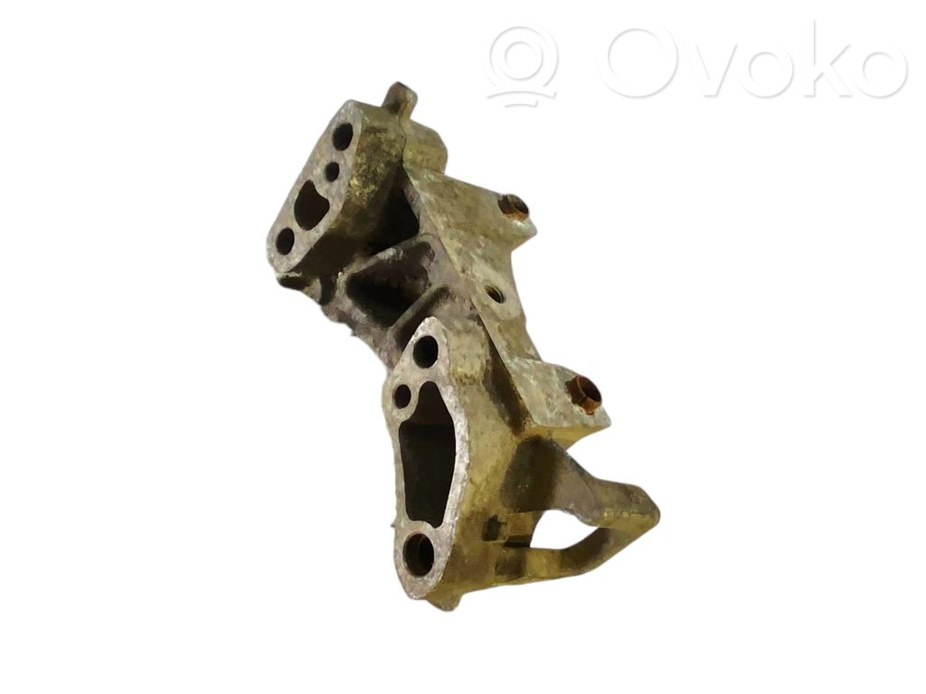 Peugeot 307 Engine mounting bracket 