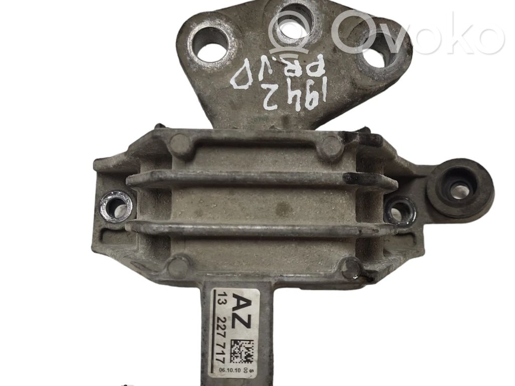 Opel Insignia A Engine mount bracket 