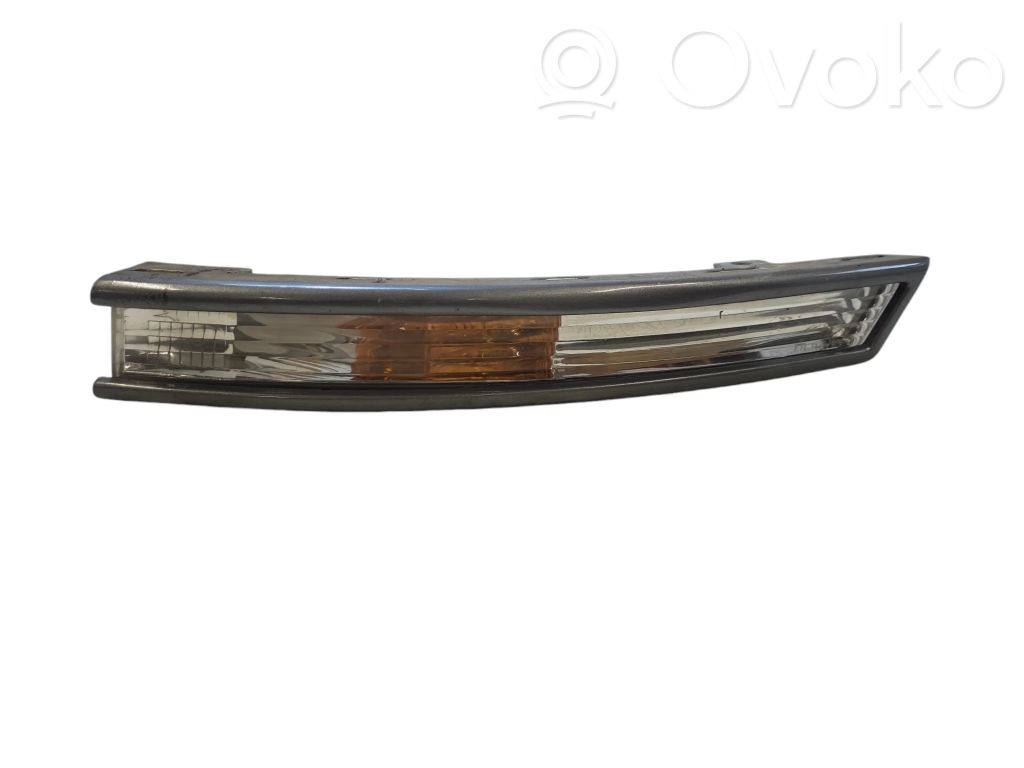 Volkswagen PASSAT B6 Kierunkowskaz przedni 
