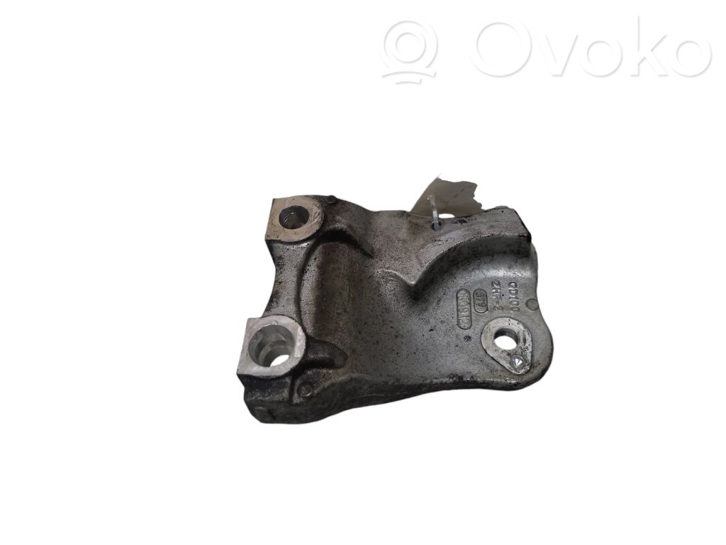 Honda CR-V Engine mounting bracket 