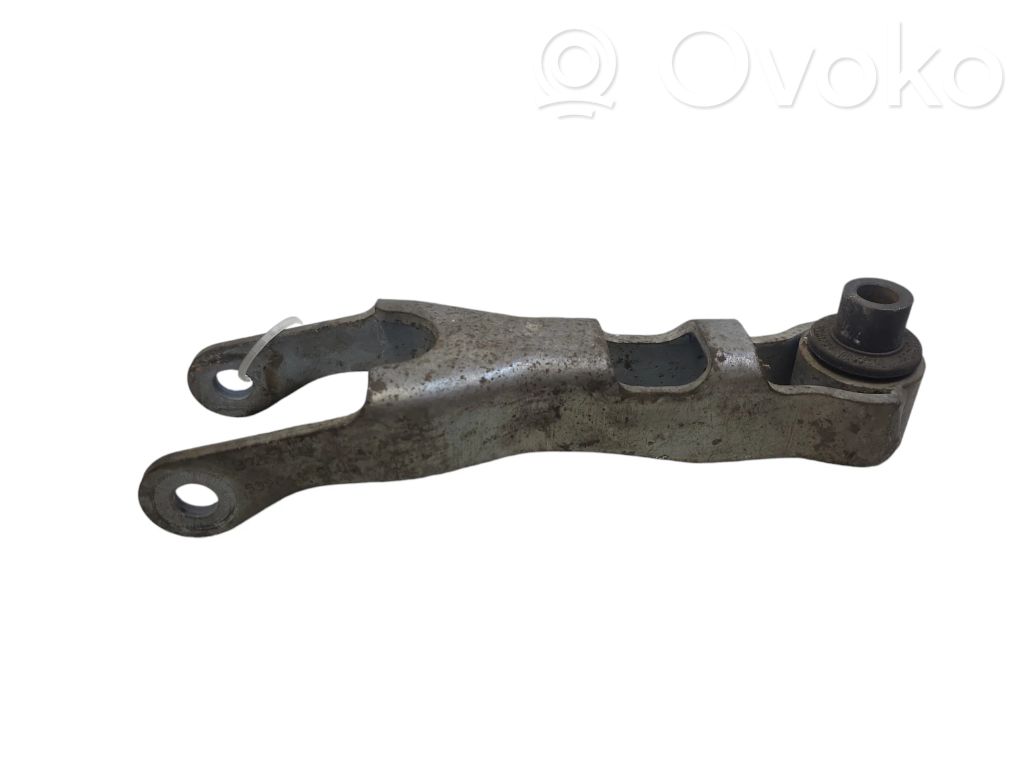 Volvo V40 Engine mounting bracket 