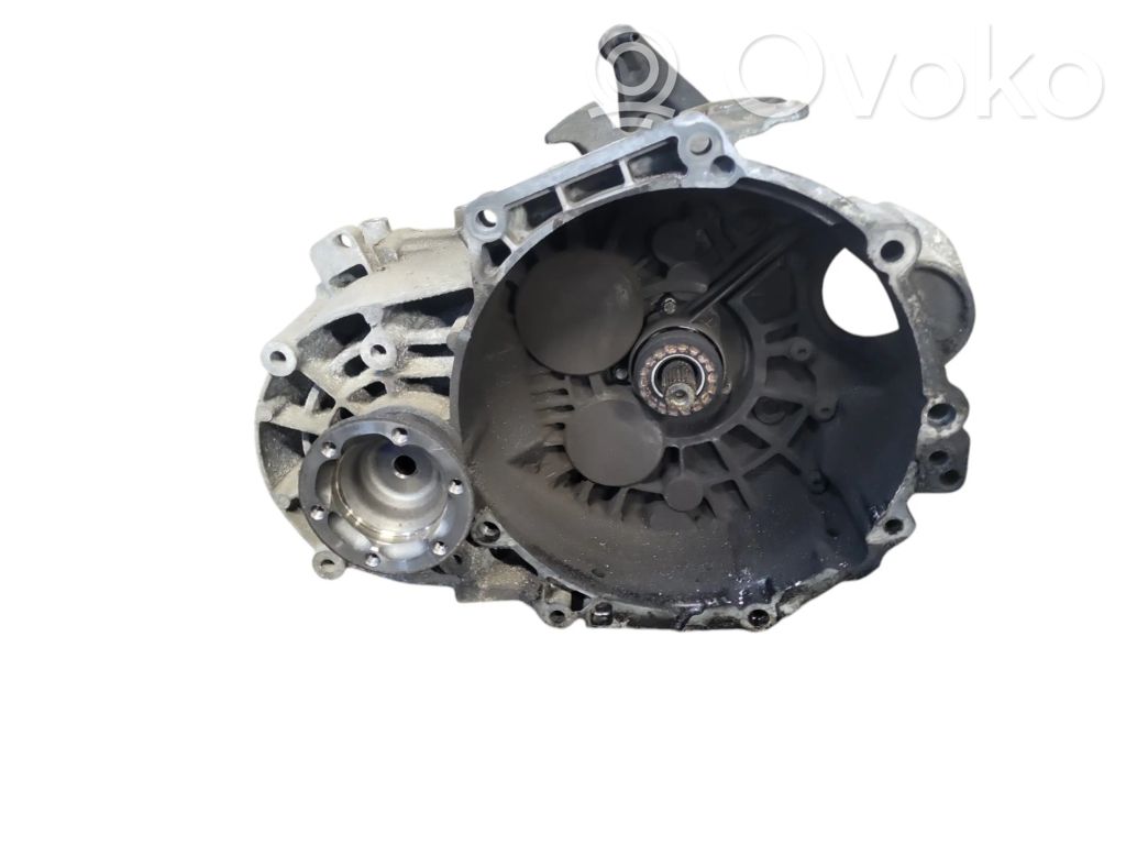 Volkswagen PASSAT B6 Cutie viteze manuală cu 6 trepte 