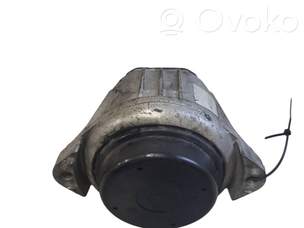 Soporte de montaje del motor   13981112