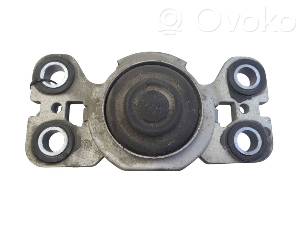 Engine mount bracket   HL8090M03