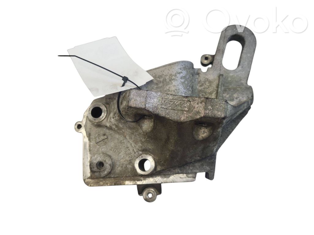 Ford Focus Engine mounting bracket 