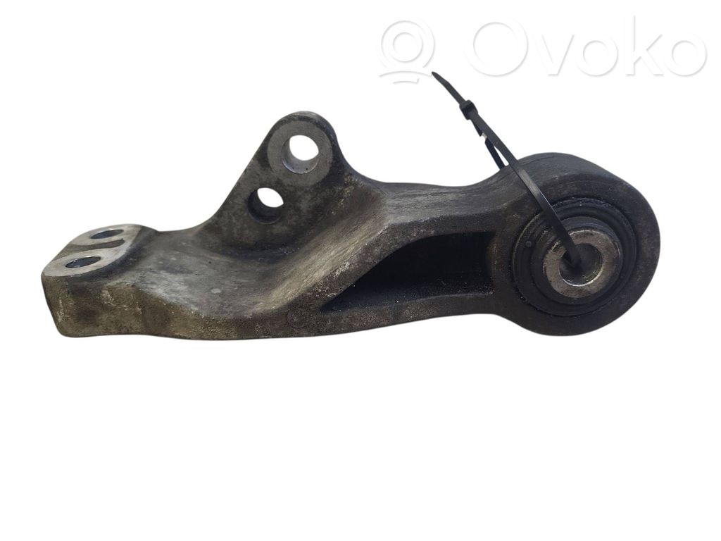Volvo V40 Engine mounting bracket 