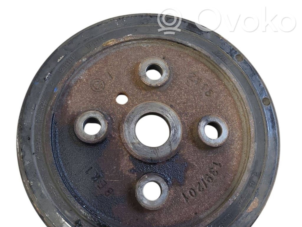 Kampiakselin vauhtipyörä   31258122