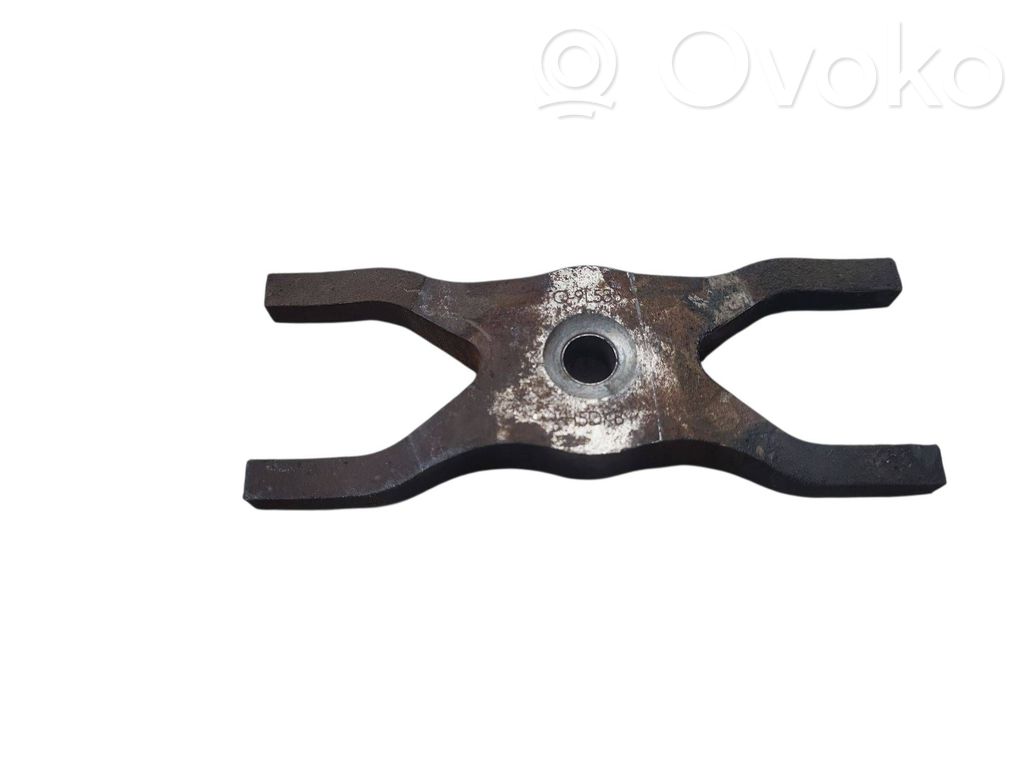 Abrazadera del inyector de combustible
