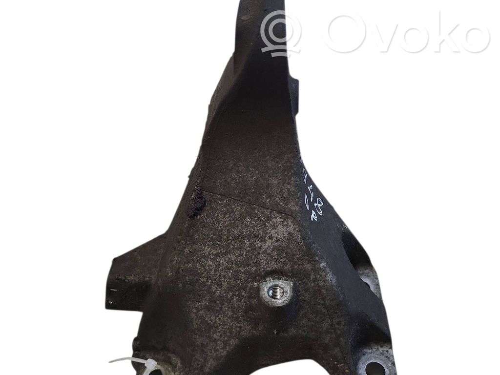 Engine mounting bracket