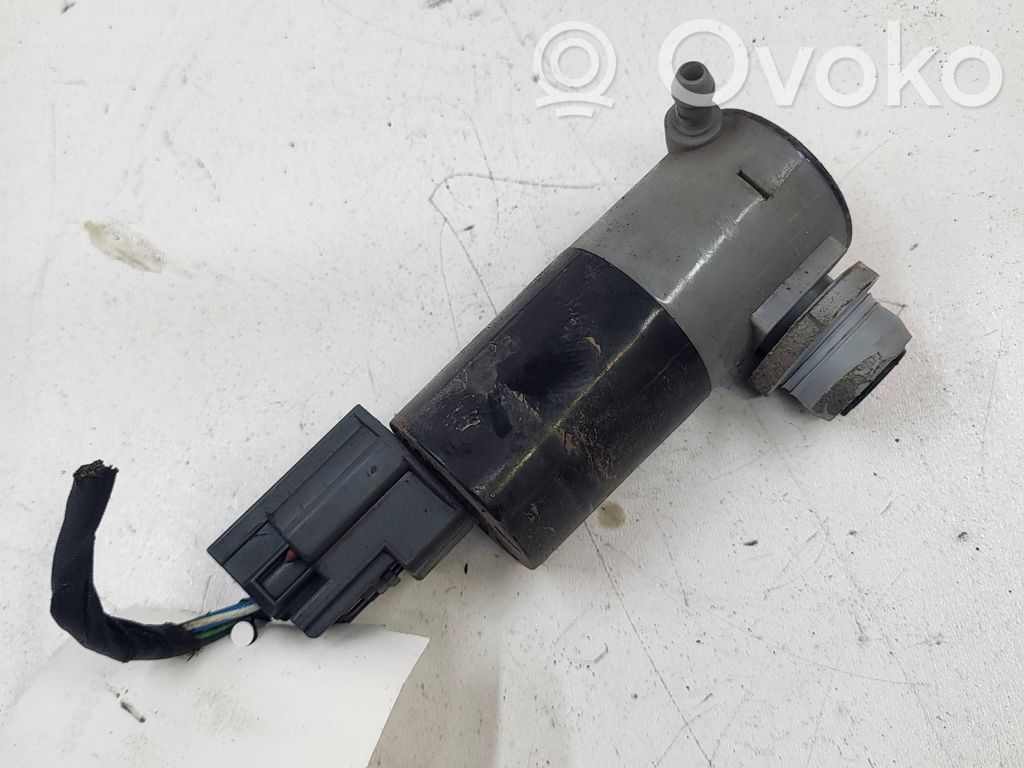Volvo S90, V90 Windscreen/windshield washer pump 