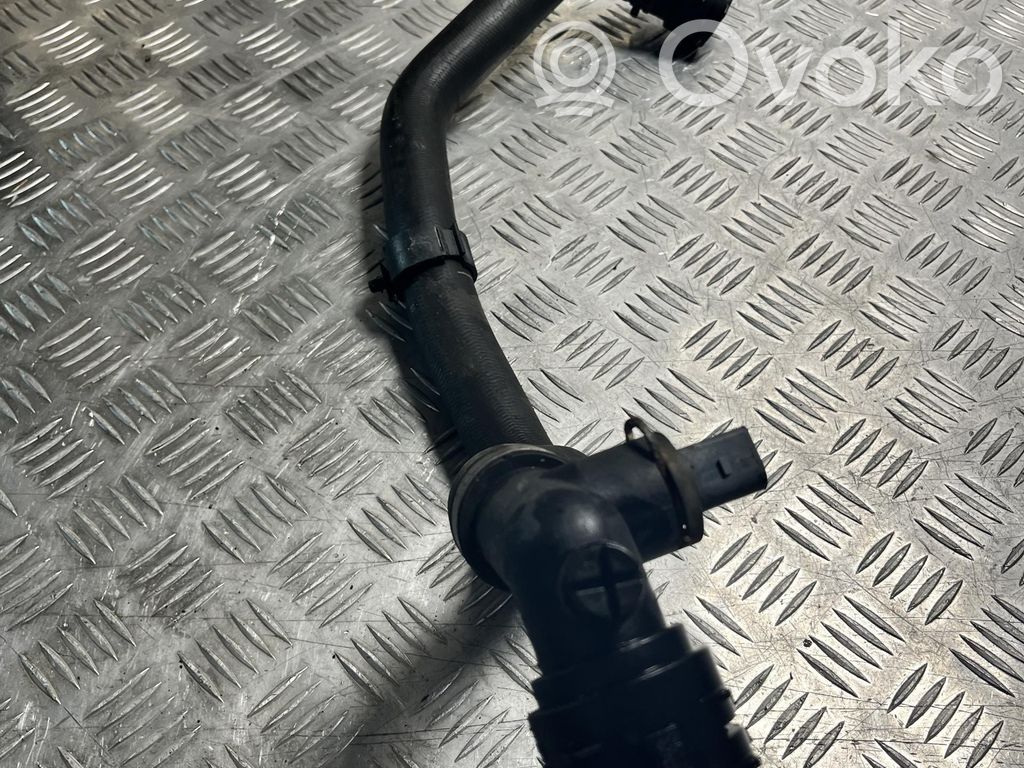 Audi A5 Tuyau de liquide de refroidissement moteur 