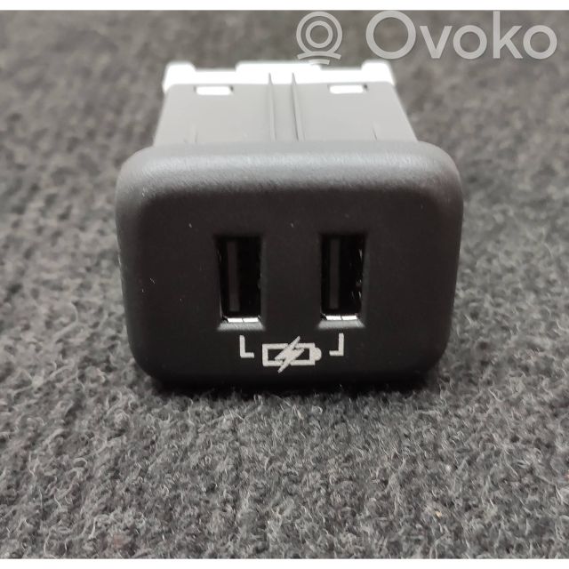 Enchufe conector USB   13598459,031519,33266047A