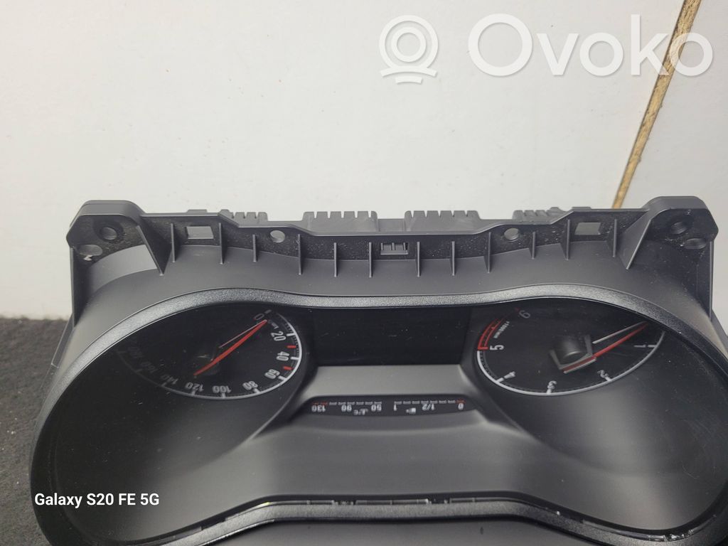 Opel Corsa E Speedometer (instrument cluster) 