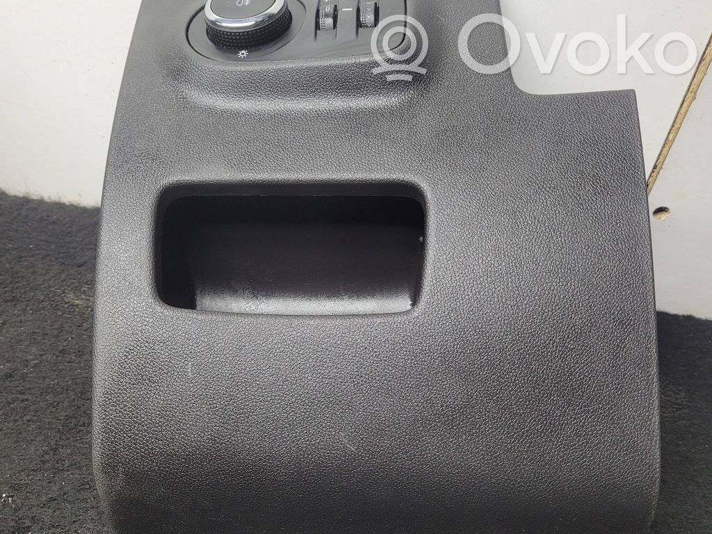 Opel Corsa E Verkleidung Armaturenbrett Cockpit unten 