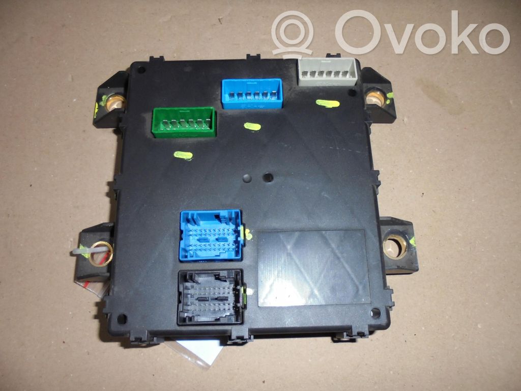 Infiniti G35 Fuse module 