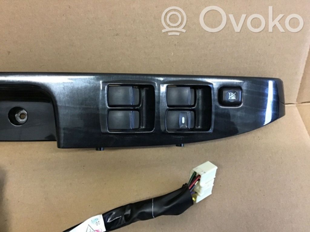 Mitsubishi Outlander Electric window control switch 