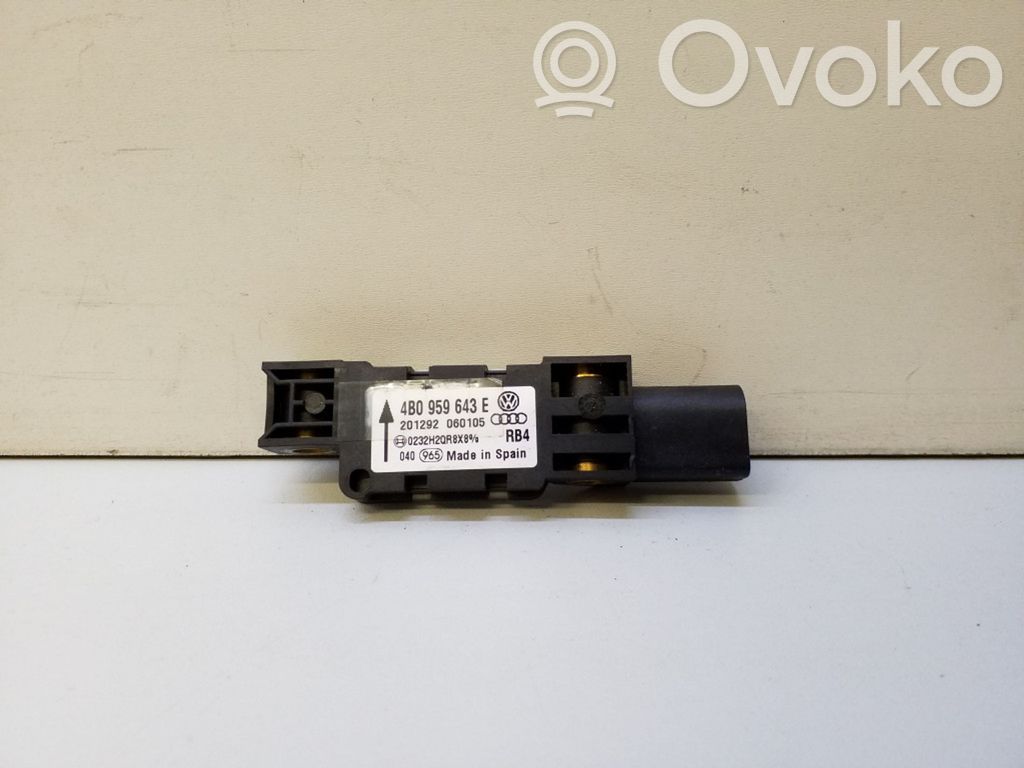 Volkswagen Touareg I Airbag deployment crash/impact sensor 