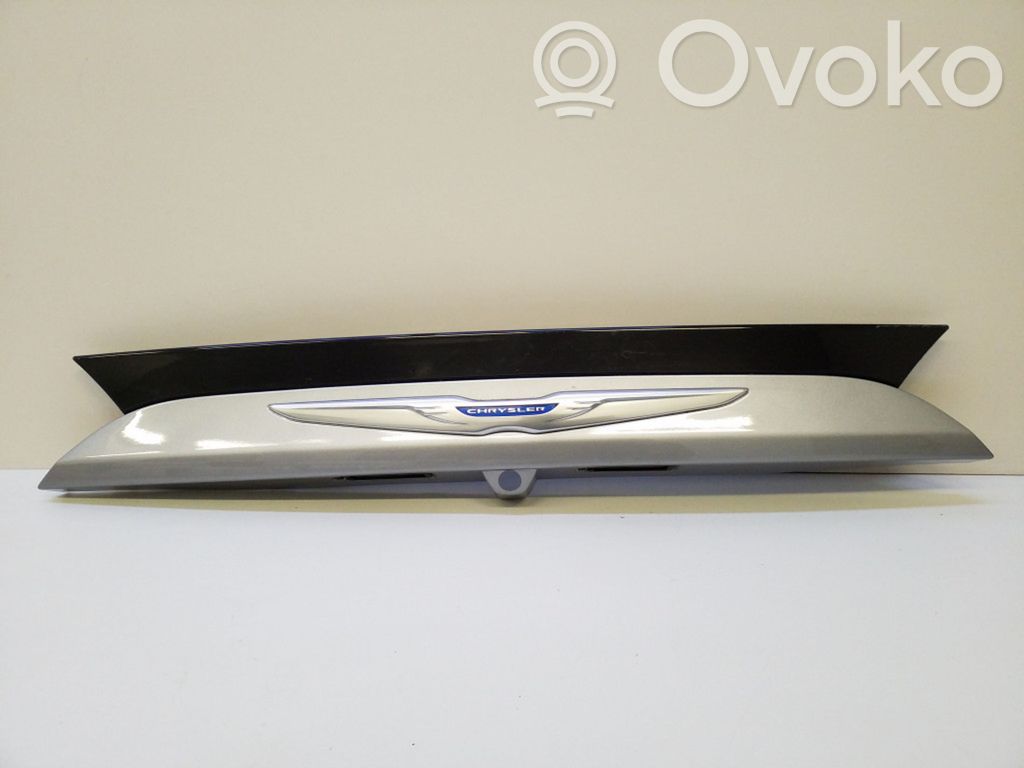 Chrysler Pacifica Tailgate trim 