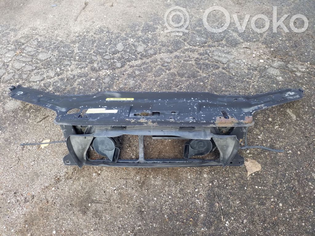 Volvo V70 Staffa del pannello di supporto del radiatore parte superiore 