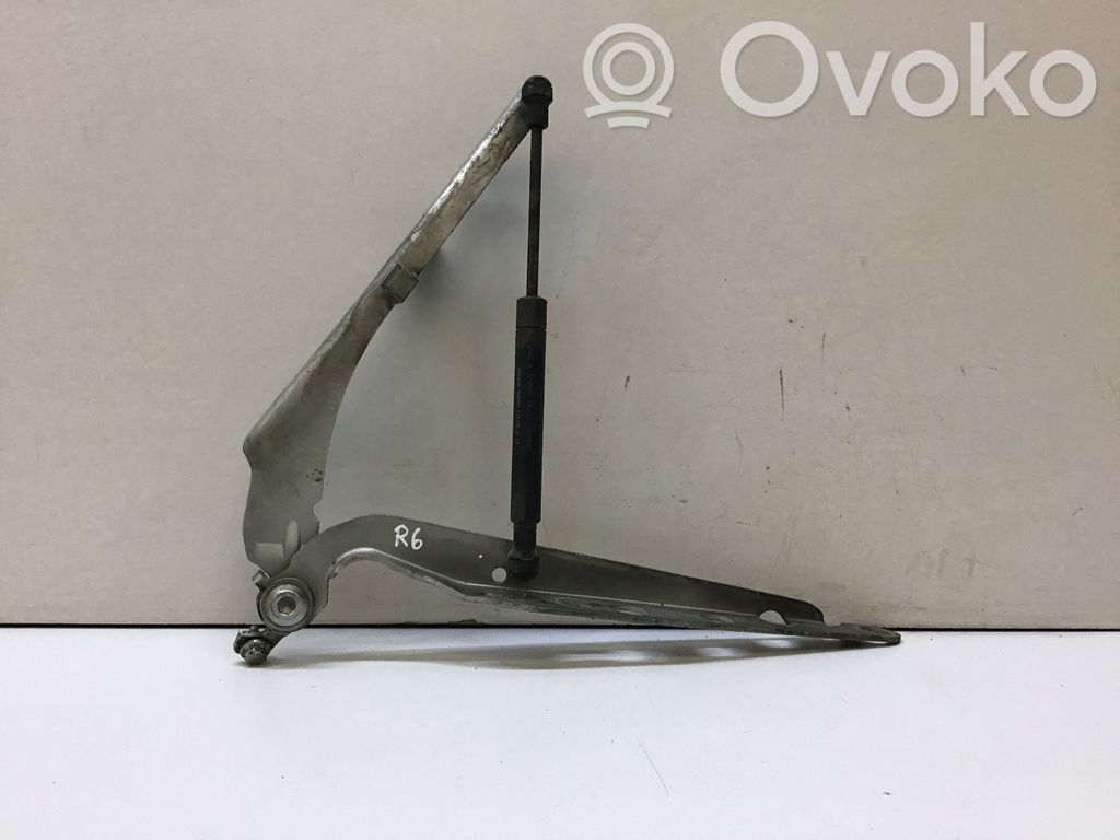 Volvo V70 Vyris (-iai) variklio dangčio 