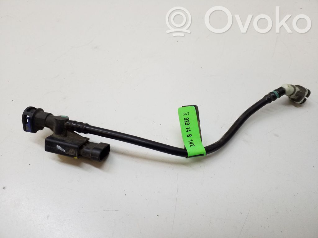 Jeep Cherokee KL Manguera/tubo del retorno de combustible 