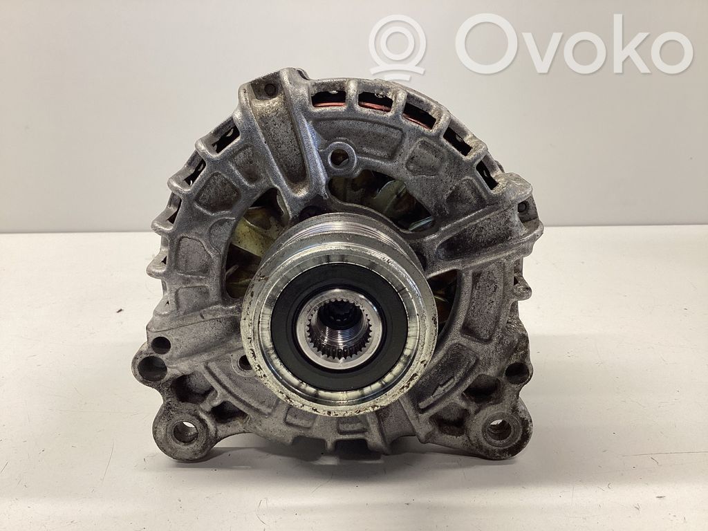 Volkswagen PASSAT B7 Alternator 