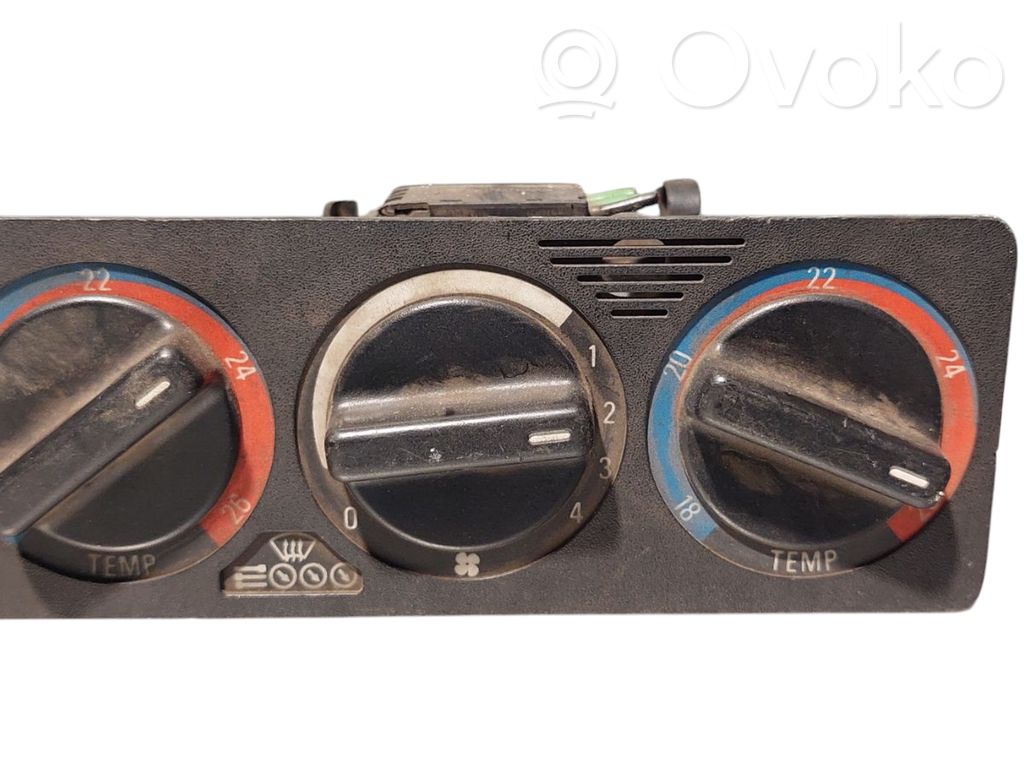 BMW 5 E34 Climate control unit 