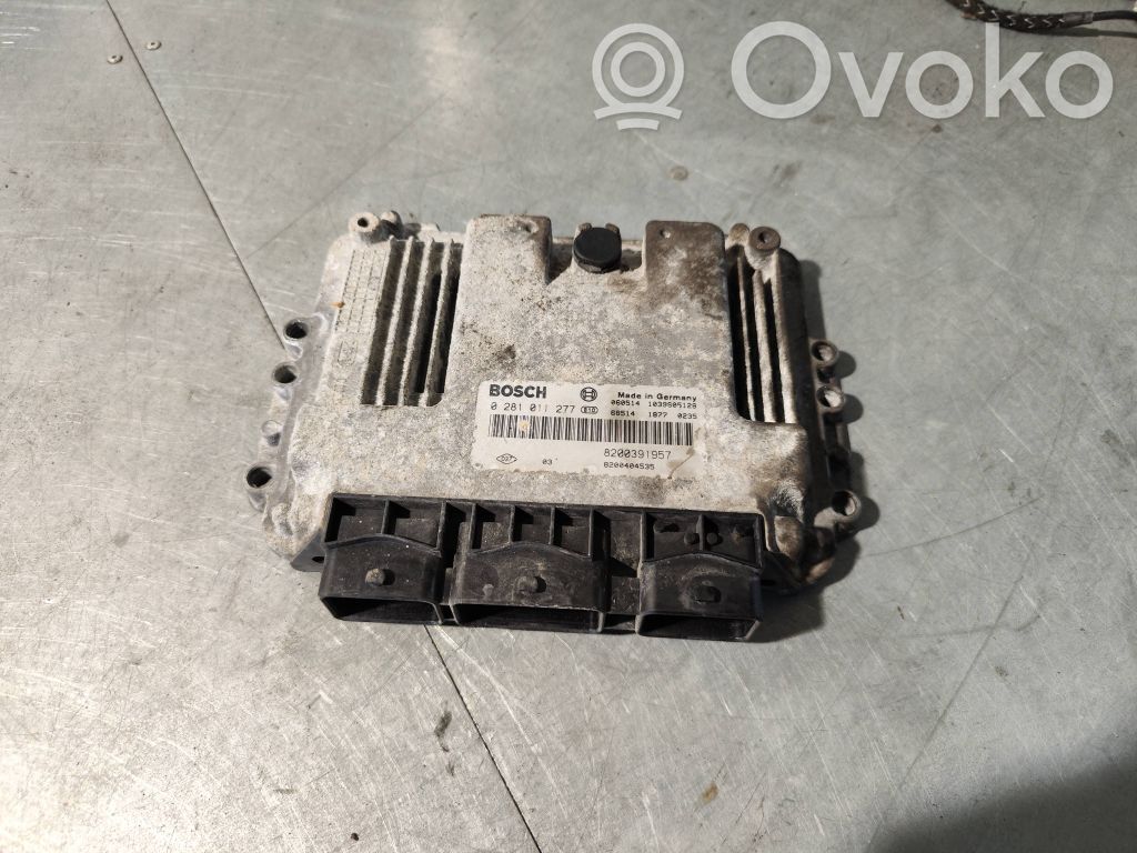 Unidad de control/módulo del motor   0281011277,8200391957,8200404535