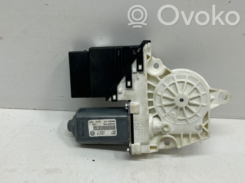 Volkswagen Tiguan Rear door window regulator motor 