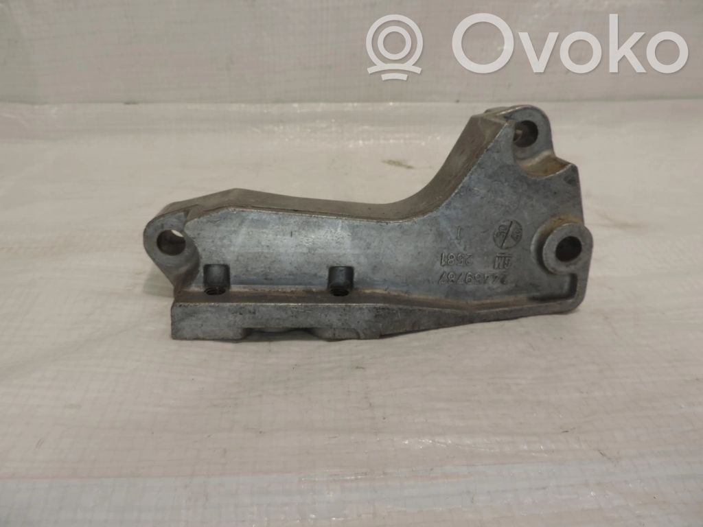 Opel Zafira B Engine mount bracket 