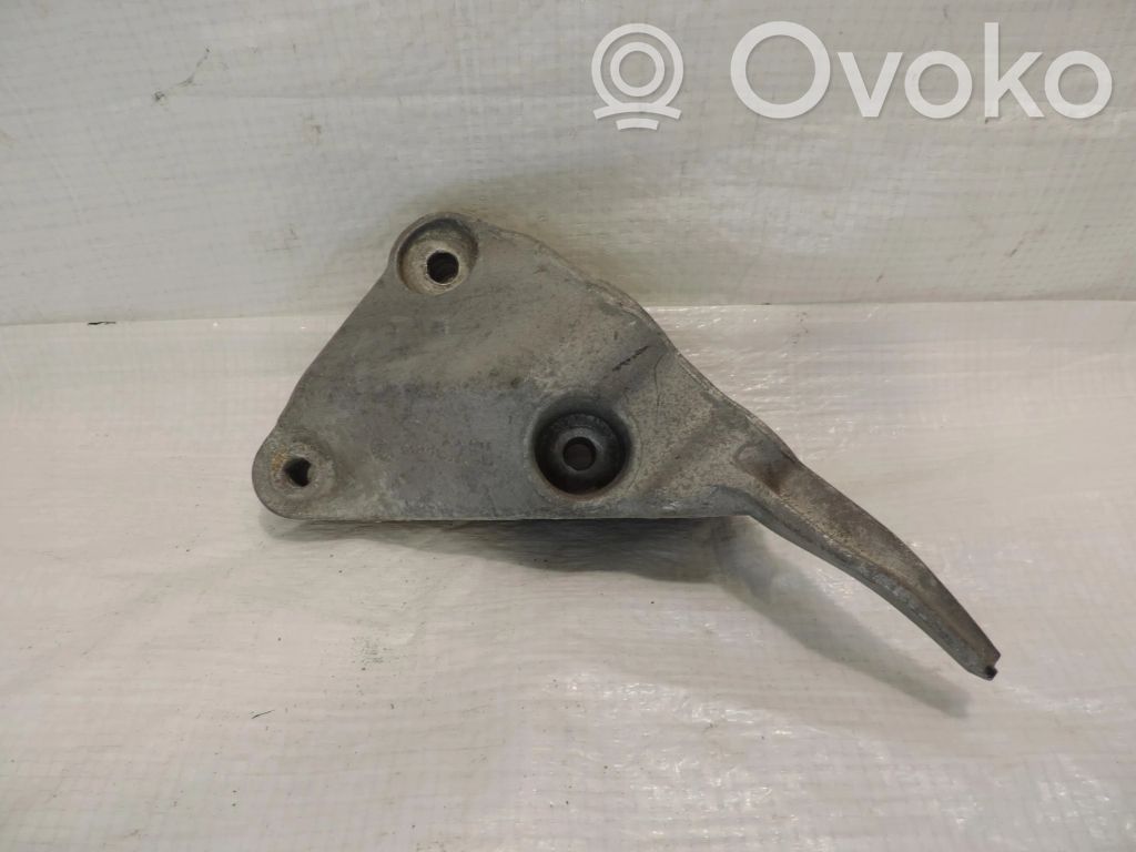 Opel Astra J Engine mounting bracket 