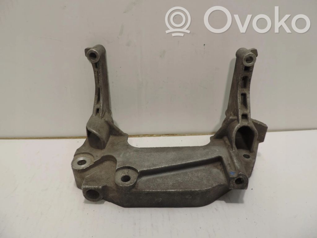 Opel Corsa D Engine mounting bracket 