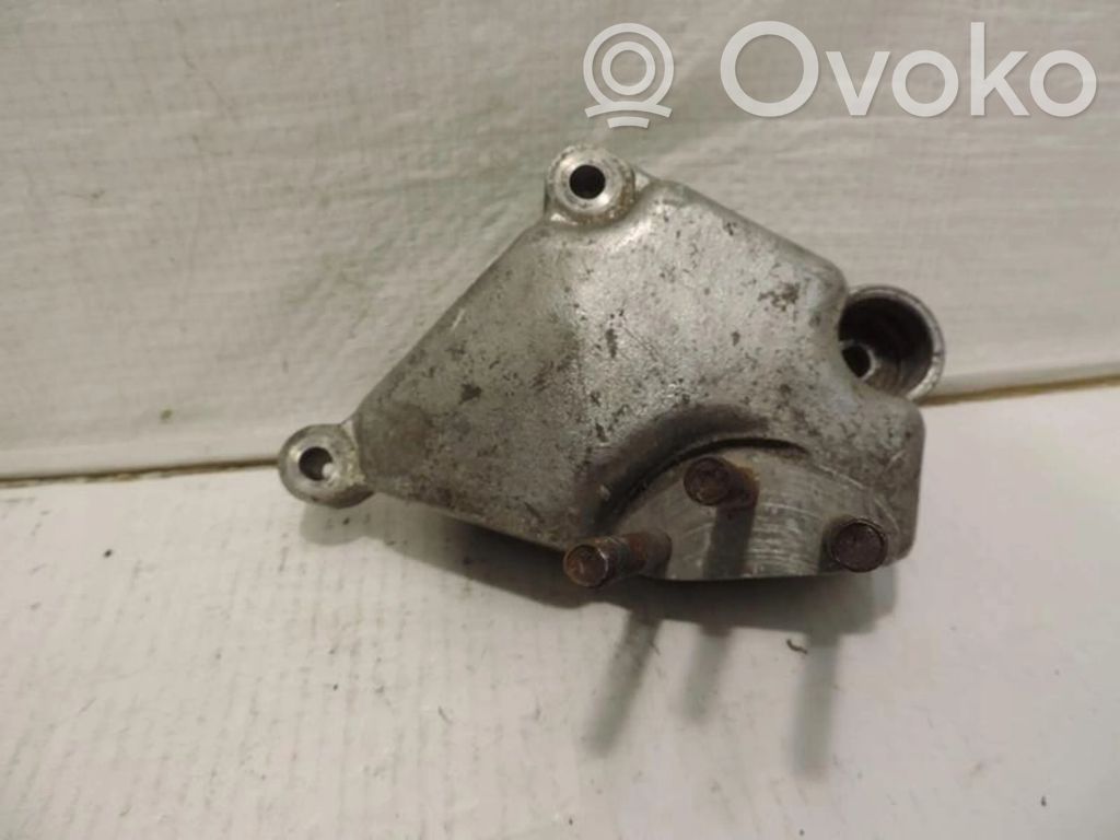 Volvo S40, V40 Engine mounting bracket 