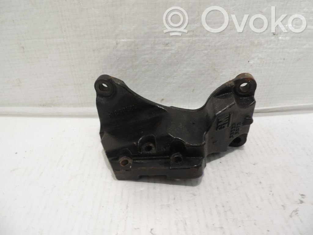 Opel Astra H Engine mounting bracket 