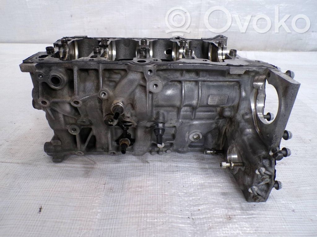 Opel Astra J Engine block 