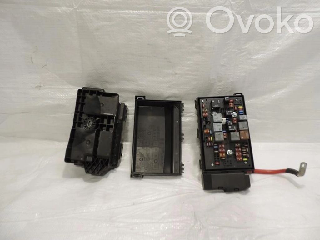 Opel Astra J Juego de caja de fusibles 