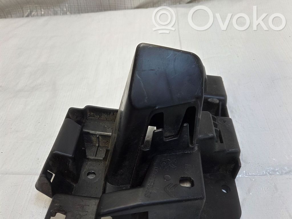 Opel Combo E Soporte de montaje del parachoques trasero 