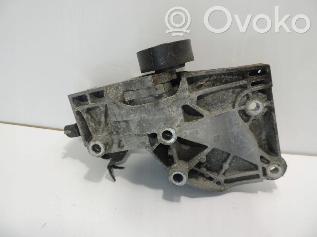 Opel Insignia A Generator/alternator bracket 