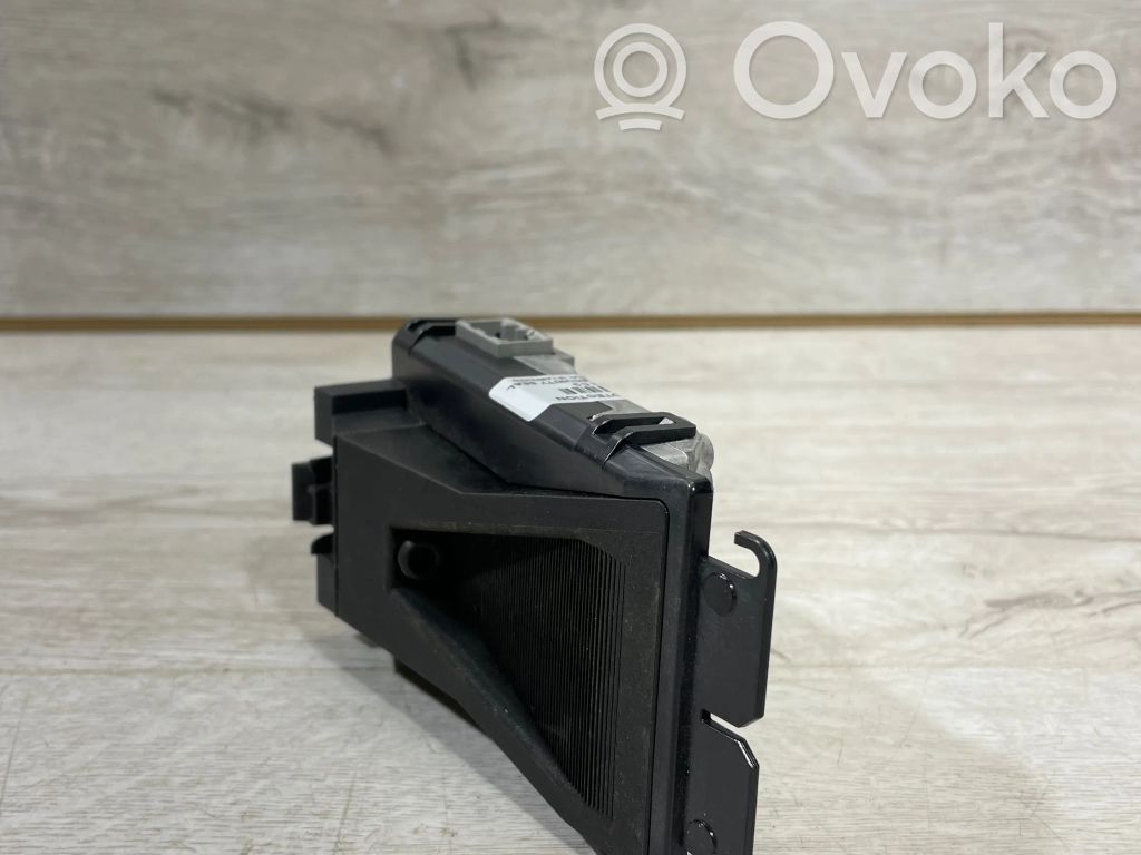 Windshield/windscreen camera   31471250