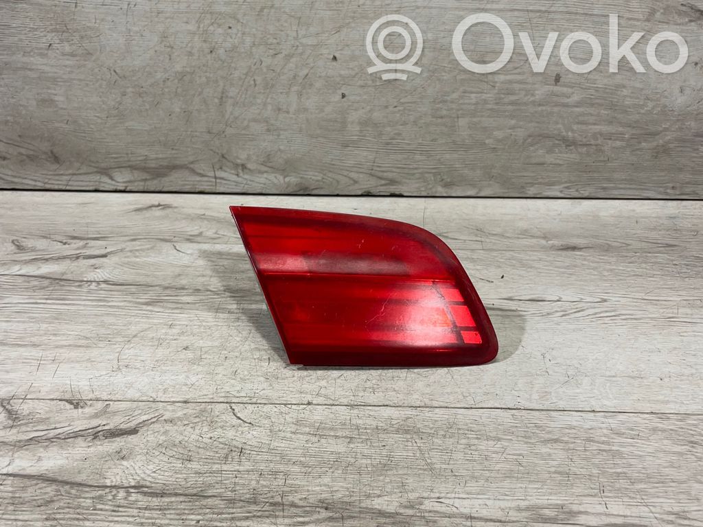 BMW 3 E92 E93 Aizmugurējais lukturis pārsegā 