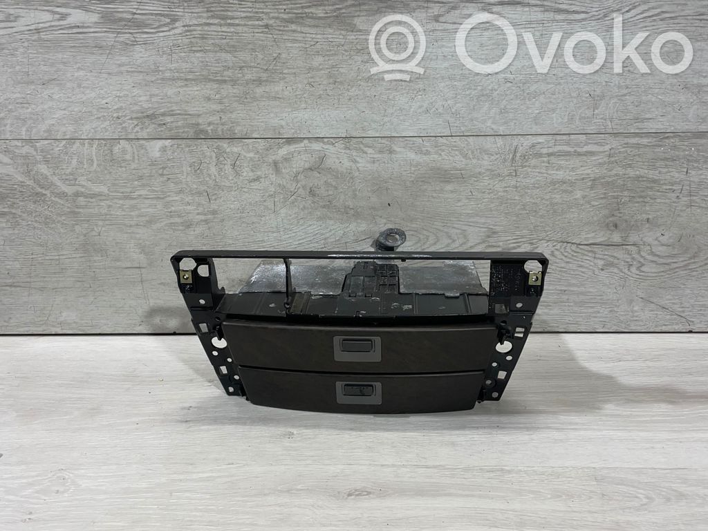 Dashboard storage box/compartment   8261060,69886204,0901928