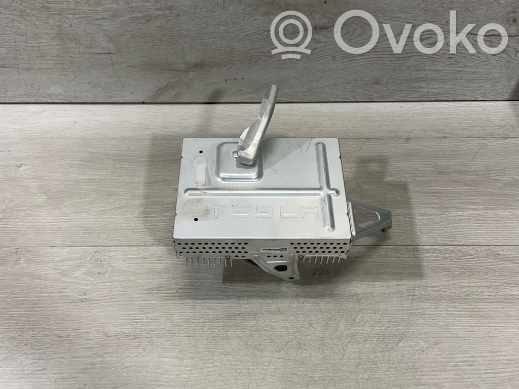 Tesla Model 3 Garso stiprintuvas 