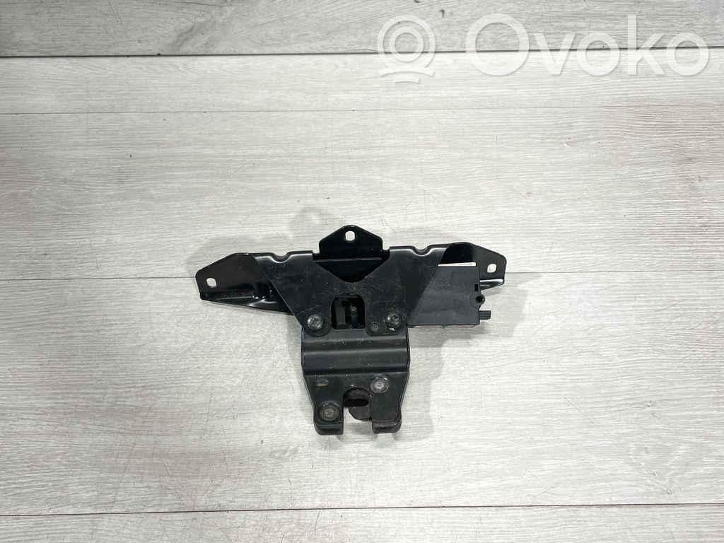 BMW 5 E60 E61 Aizmugurējā pārsega slēdzene 