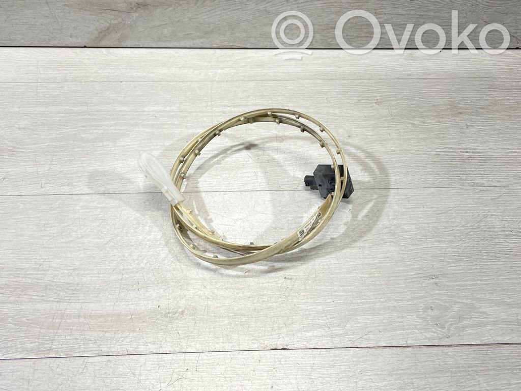 BMW 5 F10 F11 Airbag pietoni 