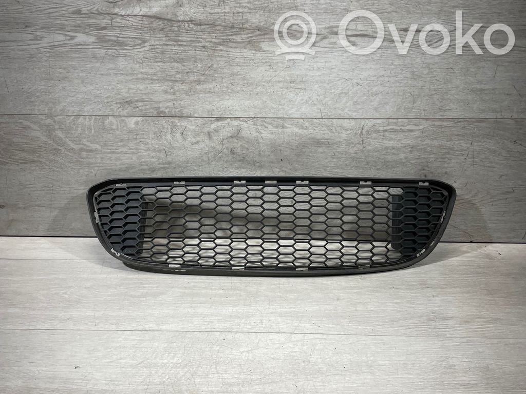 BMW 1 E82 E88 Front bumper lower grill 