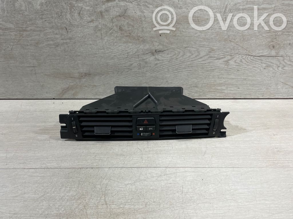 Grille d'aération centrale   9130464,14482110,184903