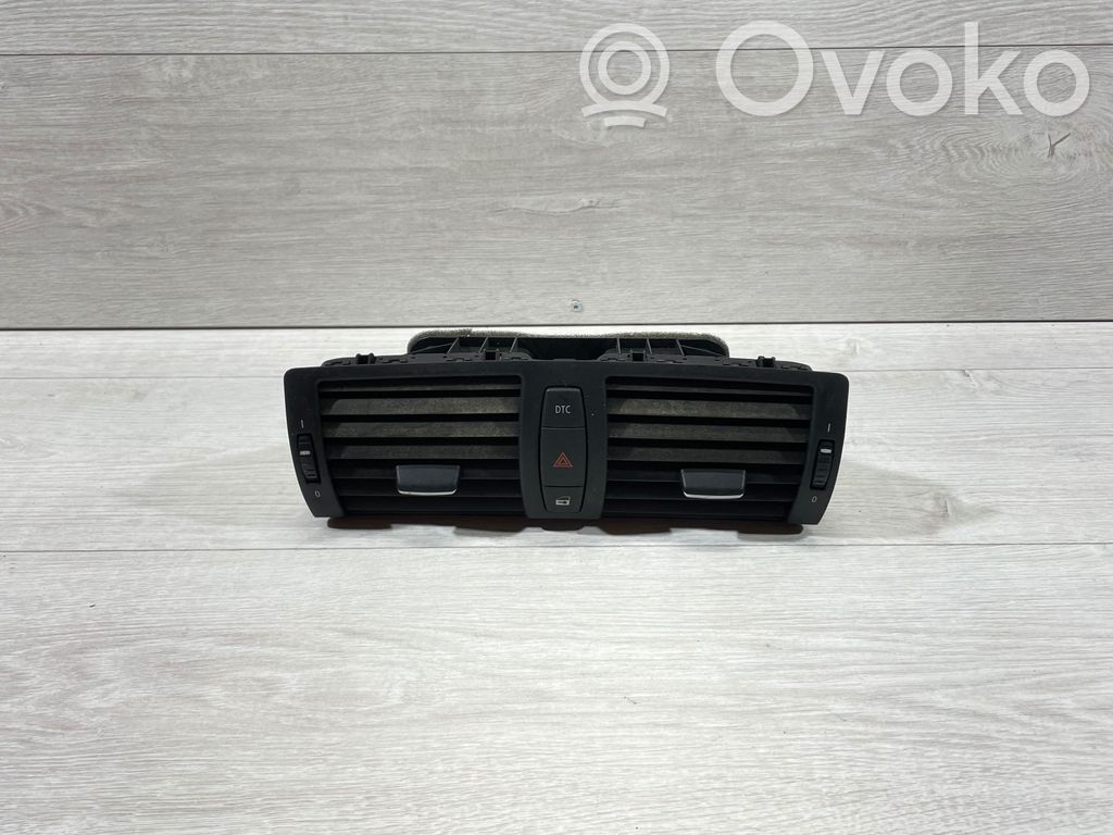 BMW 1 E81 E87 Centrinės oro grotelės 
