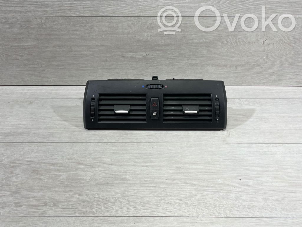 BMW X3 E83 Rejilla de ventilación central del panel 