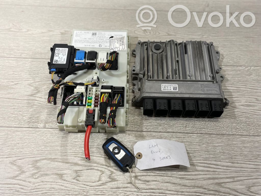Komputer / Sterownik ECU i komplet kluczy   8689722,0261S18458,030294139,6824383,9371374