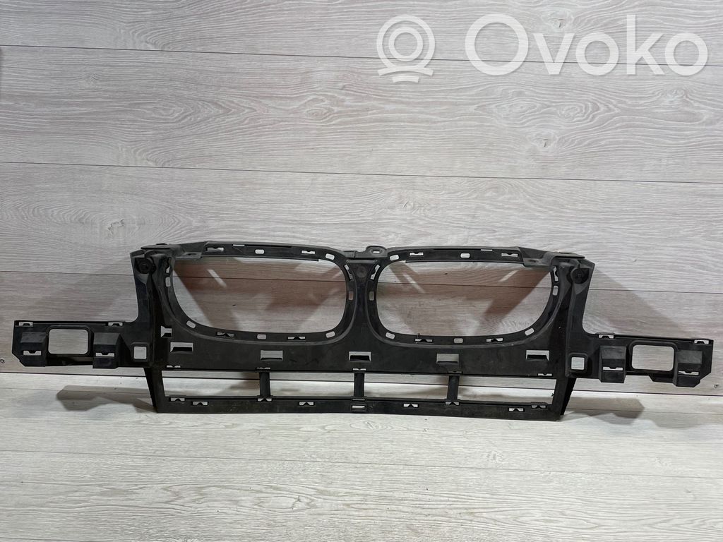 BMW X3 E83 Etupuskurin kannake 